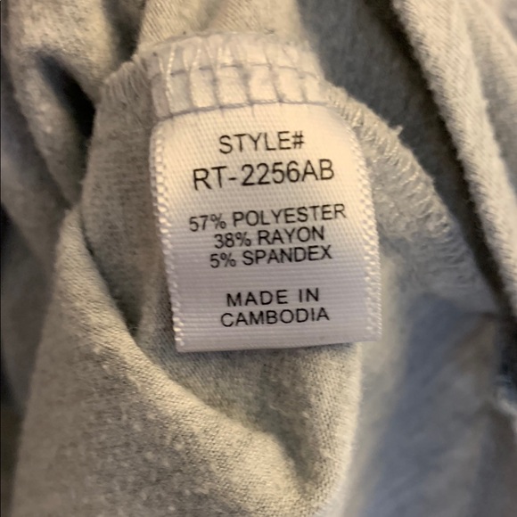 Zenana Gray V-Neck Top with Leopard Pocket Large - Picture 4 of 4